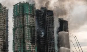 Lo ngại về nguy cơ chung cư Hong Kong sập sau hỏa hoạn